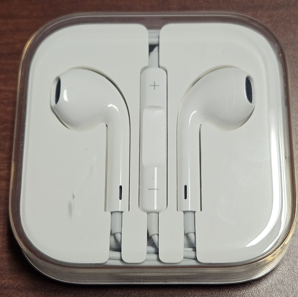 APPLE Earbuds White Wired with Remote